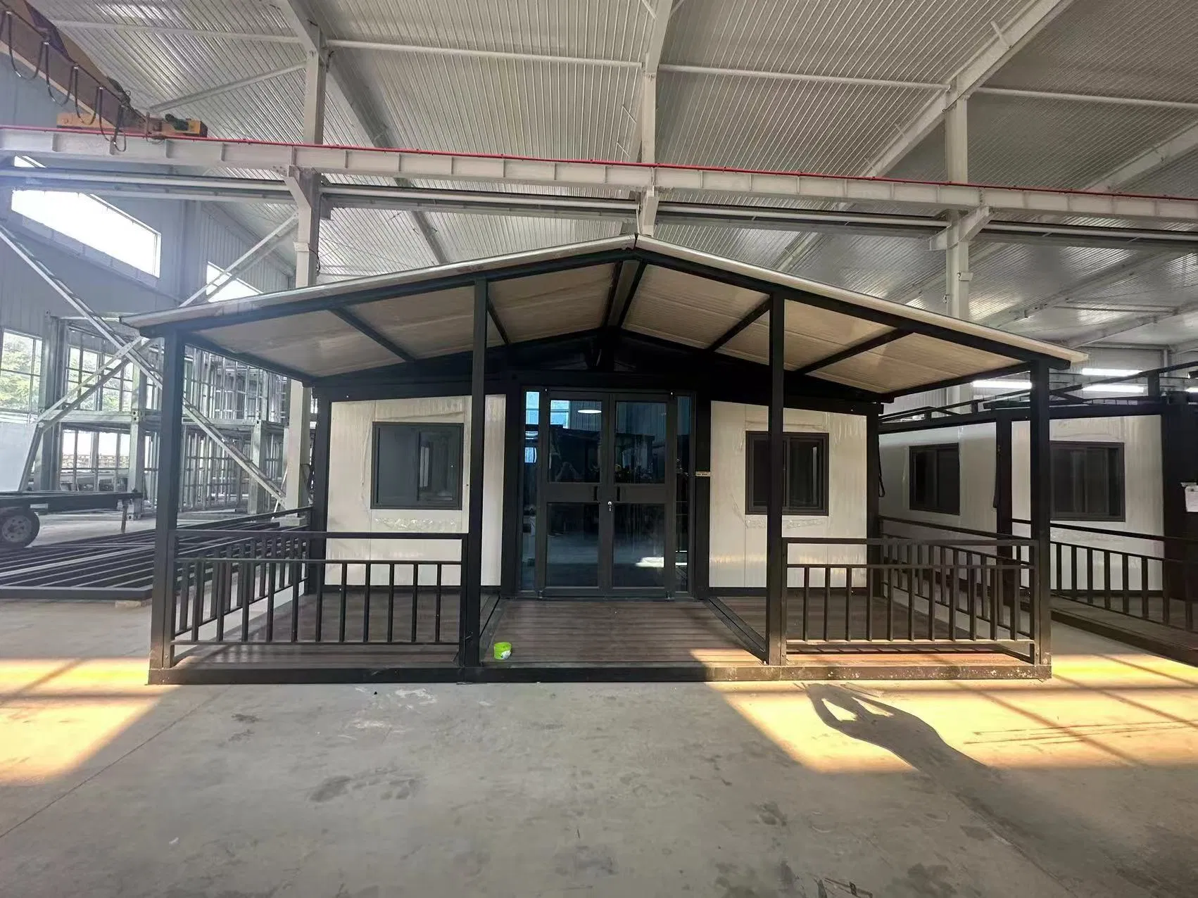 Customized Luxury 2 3 4 Bedroom Prefab House Modern Extendable Container Villa with Roof