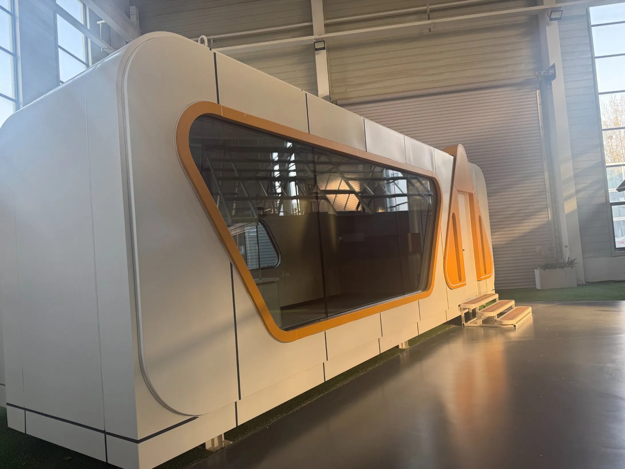 Space Capsule Design Prefabricated Apple Cabin for Glamping Resorts Shop