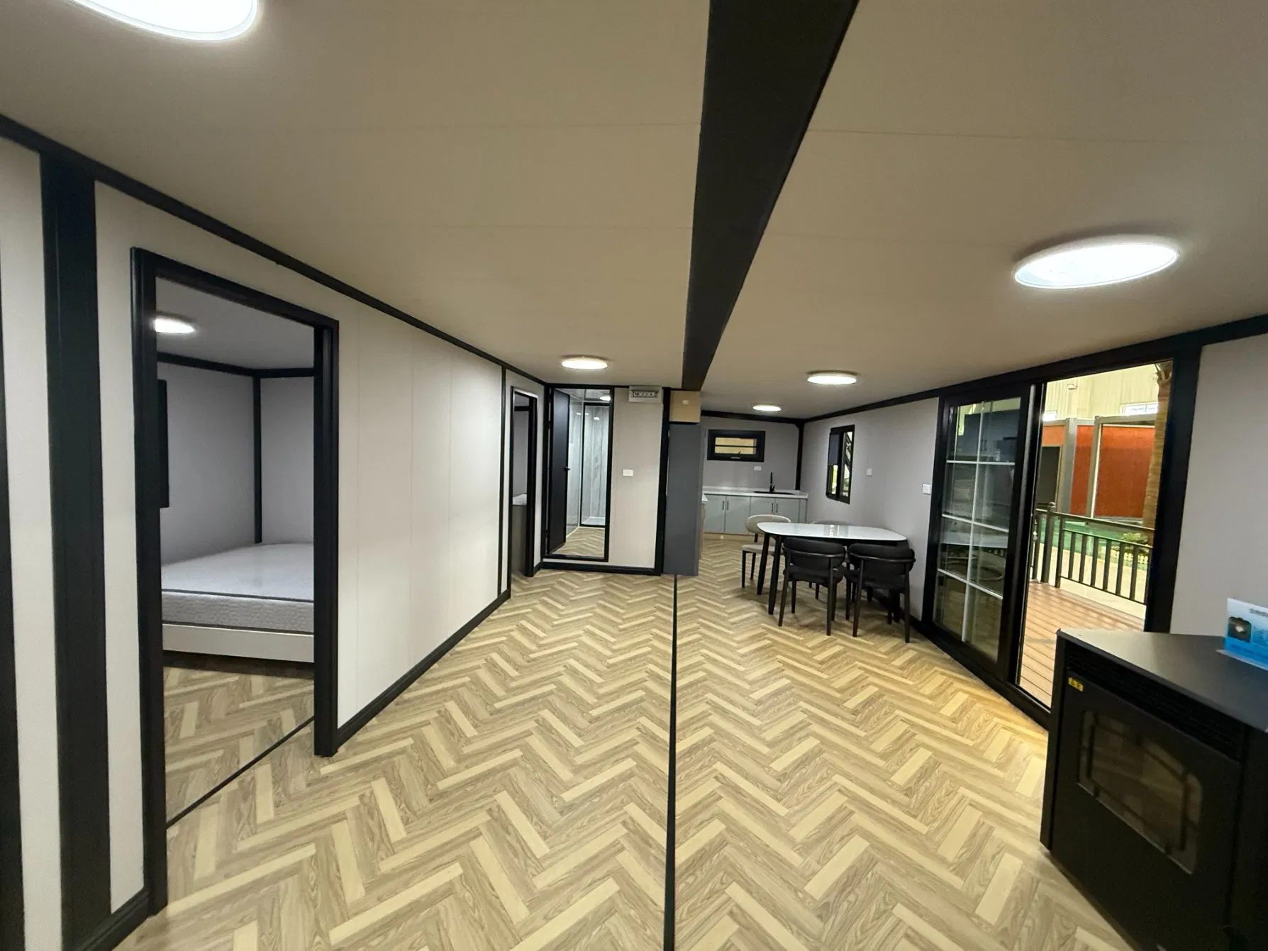 20FT 40FT Tiny Prefabricated Expandable Container Capsule House with Bathroom &amp; Kitchen