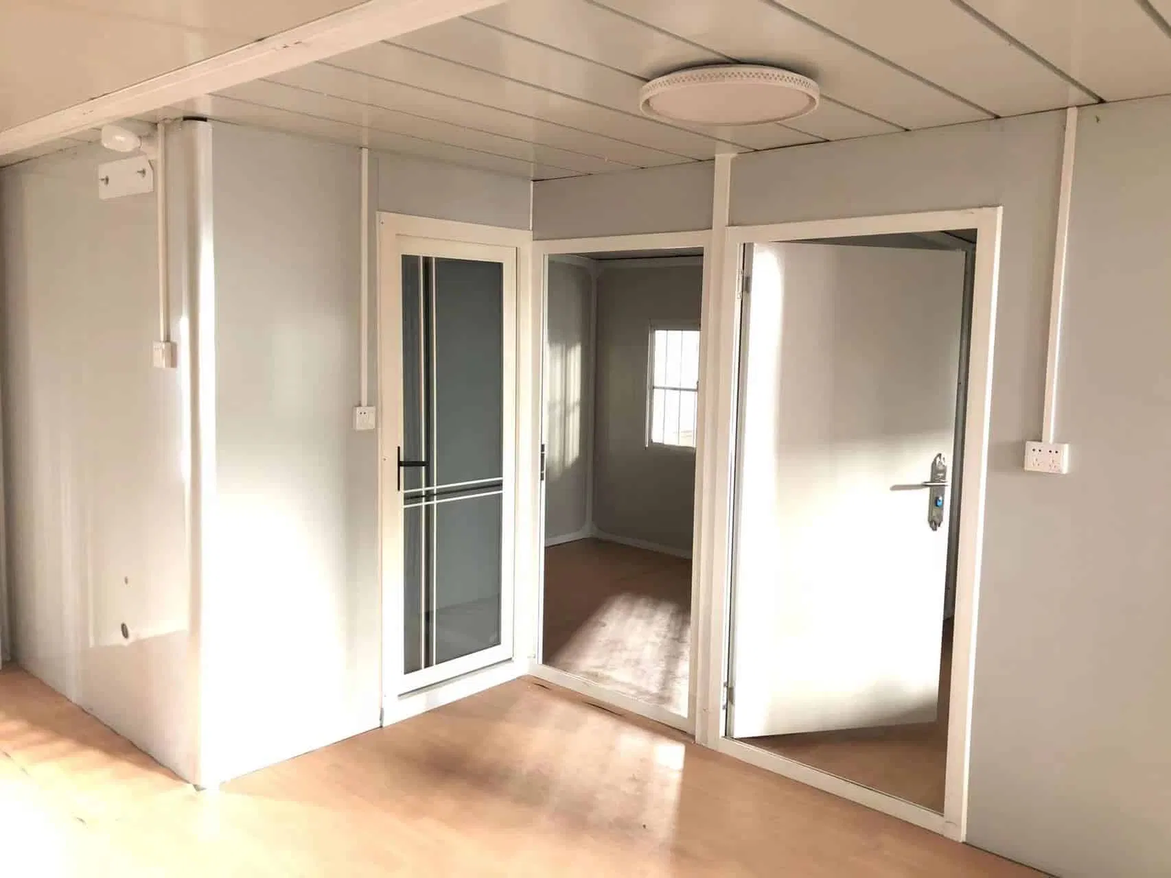 Luxury Villa Solar Power off-Grid Modular 20FT 40FT Expandable Container House Australia Granny Flat 2 3 4 Bedrooms Tiny House