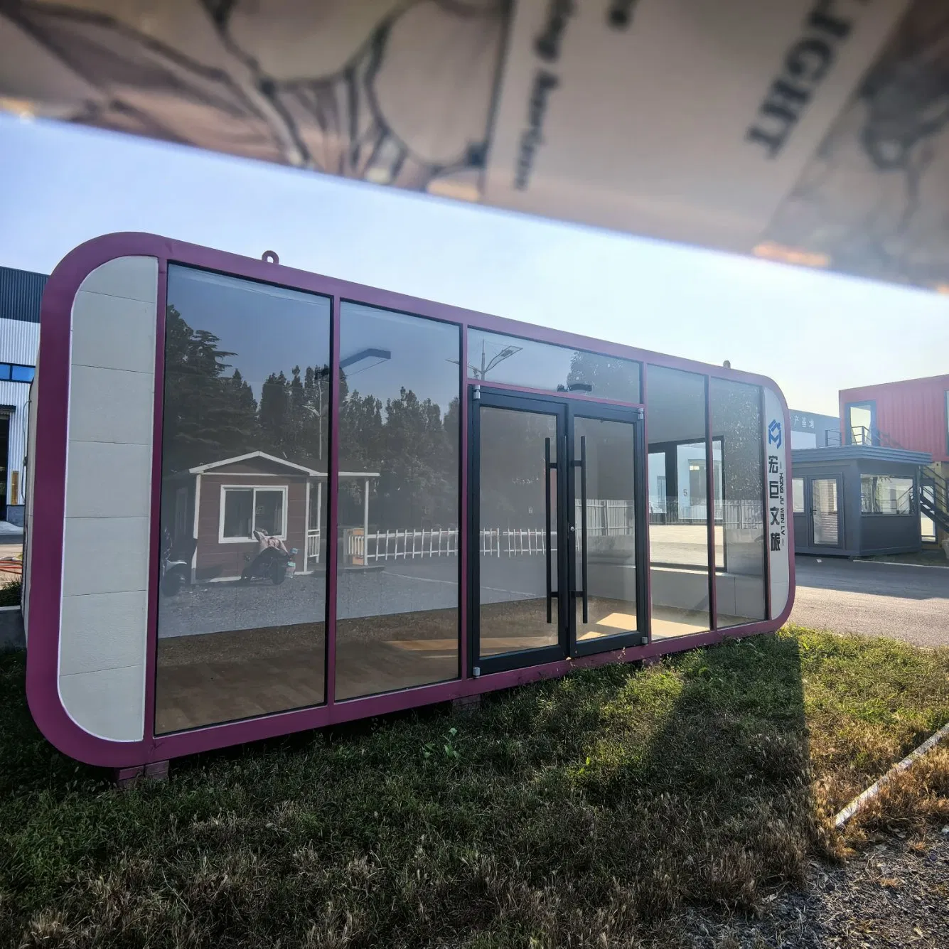 Factory Direct Sell 20FT40FT Tiny Apple Capsule Mobile Home Prefabricated Cabin with Kitchen and Bathroom for Hotels and Resort