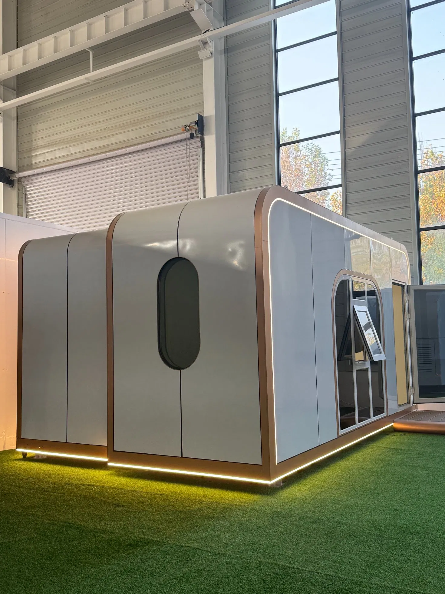 Space Capsule Design Prefabricated Apple Cabin for Glamping Resorts Shop