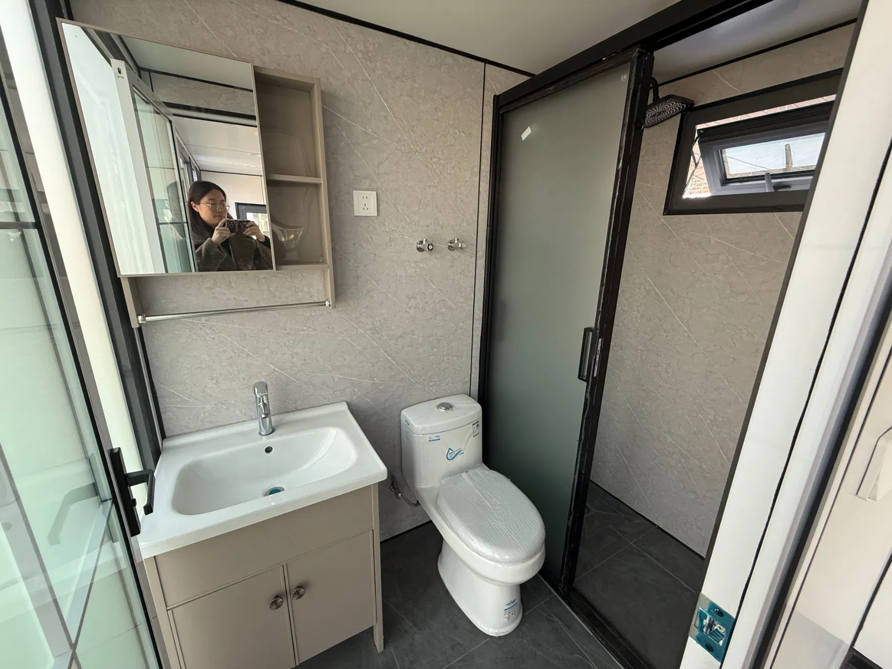 Eco Friendly Solar Powered Prefabricated Modular Capsule House Energy Saving Tiny House with Thermal Insulation for off Grid Living Container House