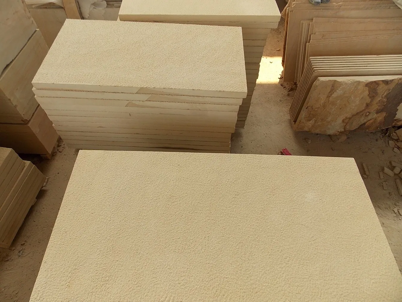 Hot Sale Beige Sandstone for Wall/Floor/Stair Flamed/Honed