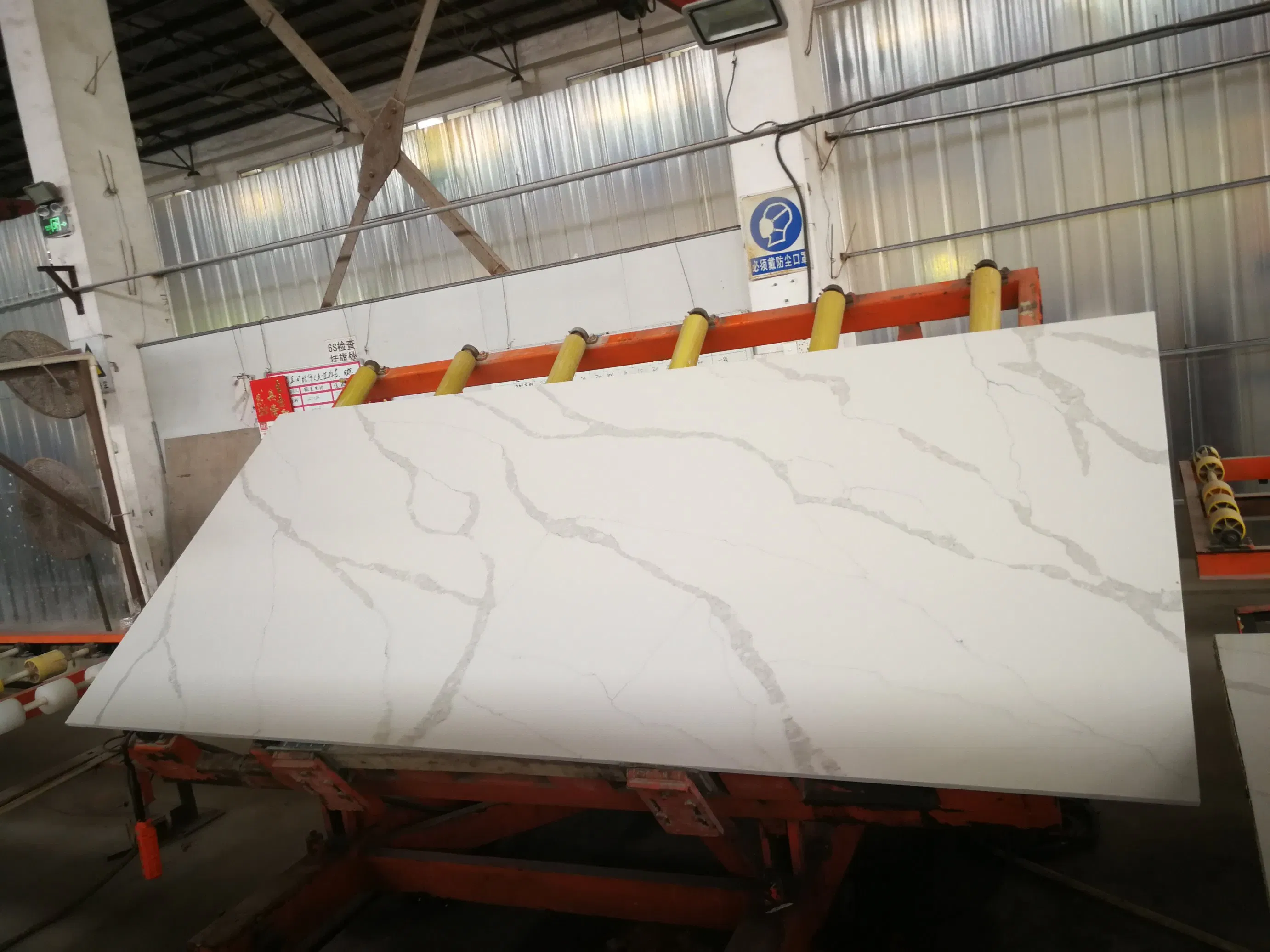 Artificial Stone Slab Calacatta Quartz for Kitchen Countertop/Vanity/Table 3200*1600mm