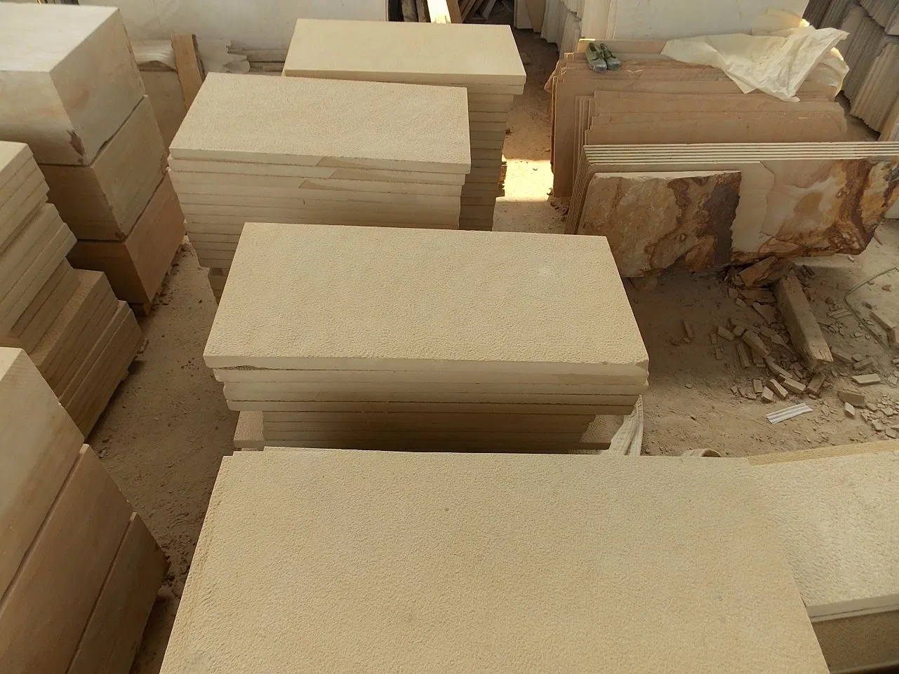 Hot Sale Beige Sandstone for Wall/Floor/Stair Flamed/Honed