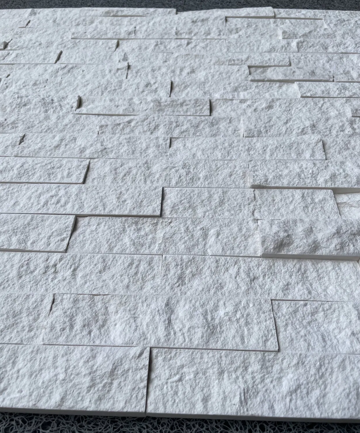 Natural stone veneer ledger panel polished/split White Limestone Stacked Wall Stone for interior/outdoor/exterior bathroom/kitchen/lobby wall/background