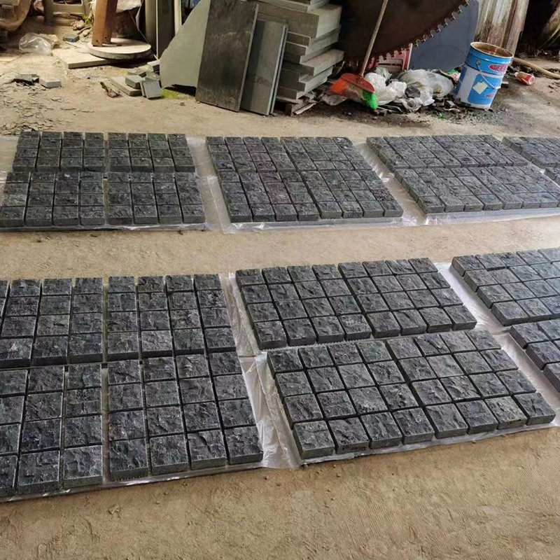 Hainan Black/Grey Bluestone Volcanic/Lava Stone Basalt for Cobblestone, Paving Tiles, Swimming Pool Coping, Mesh Cobbles, Steps