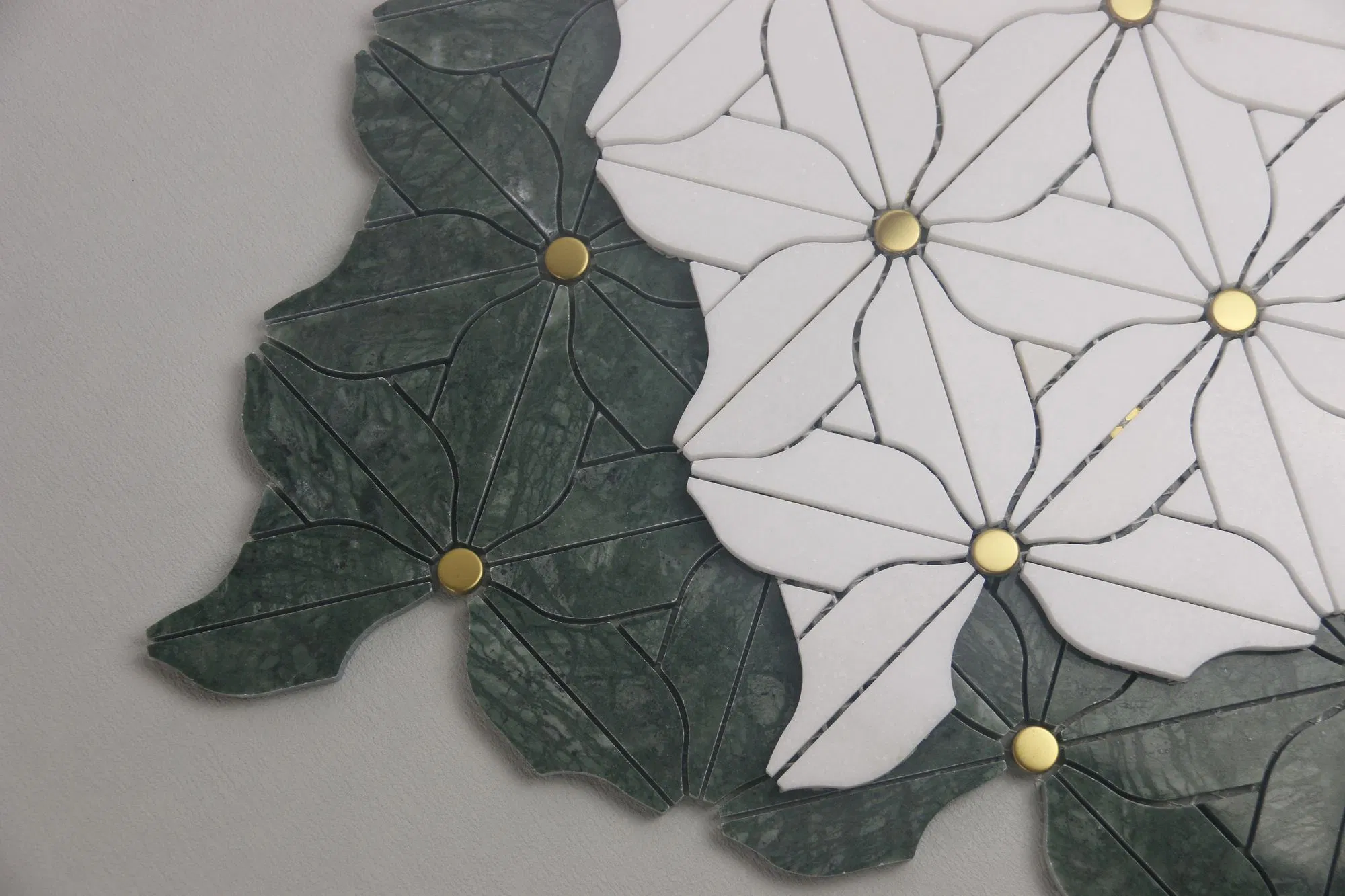 Manufacturer Foshan Natural Metal Mix Stone Fireproof Flower Pattern Mosaic Tile Wall Marble Mosaic