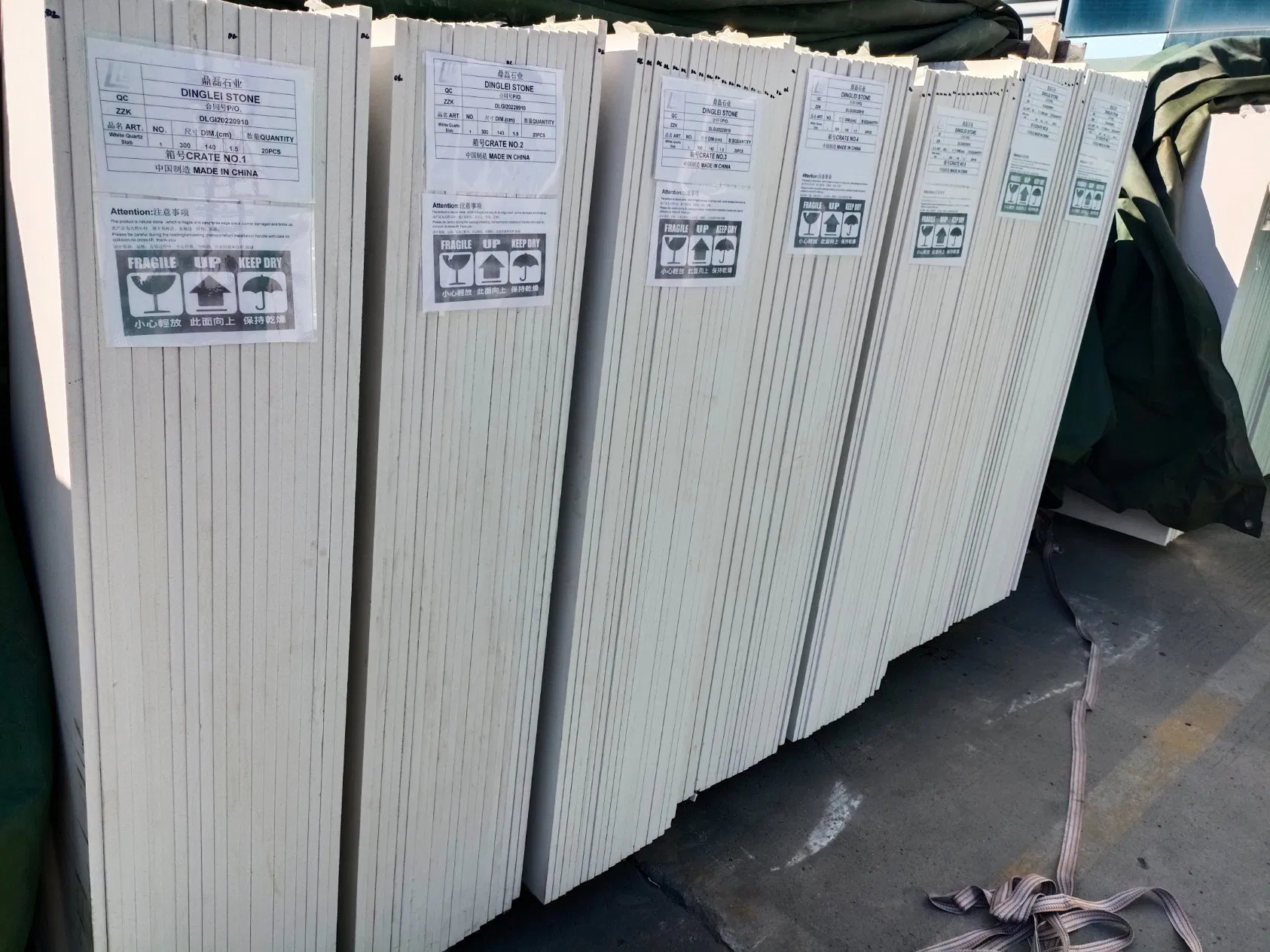 Artificial Calacatta Brown Jumbo Quartz Customized Size Black White for Countertop and Big Slabs