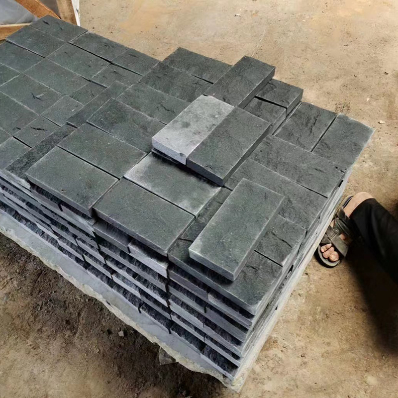 Hainan Black/Grey Bluestone Volcanic/Lava Stone Basalt for Cobblestone, Paving Tiles, Swimming Pool Coping, Mesh Cobbles, Steps