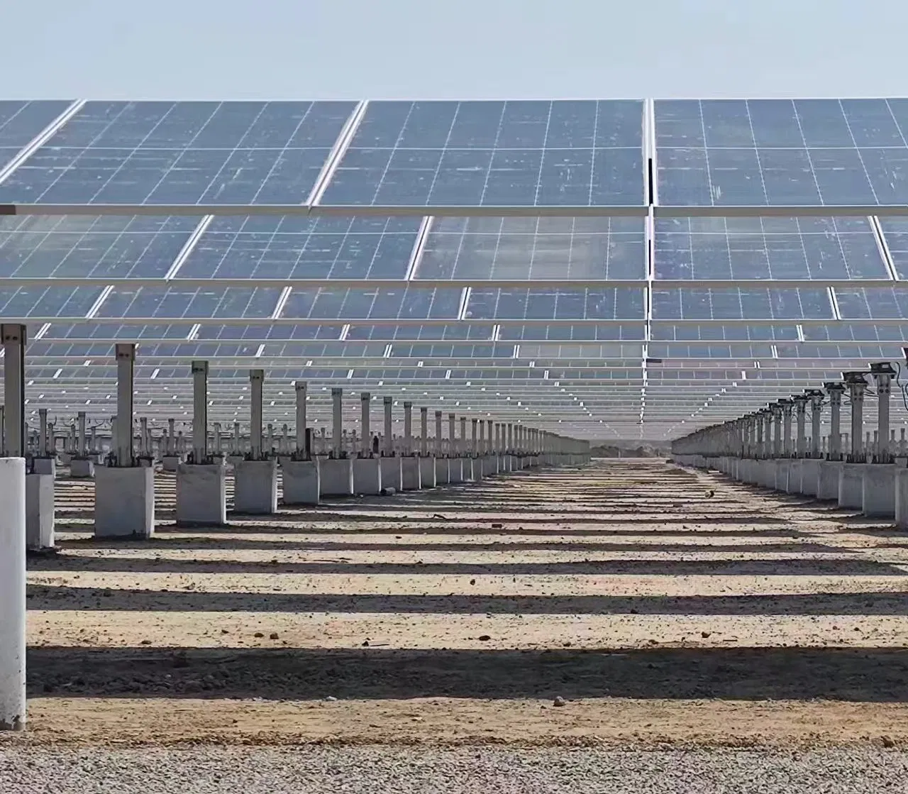 Hot Sale Heavy Steel Solar Panel Mounting Bracket Solar Tracking System with Durable Construction