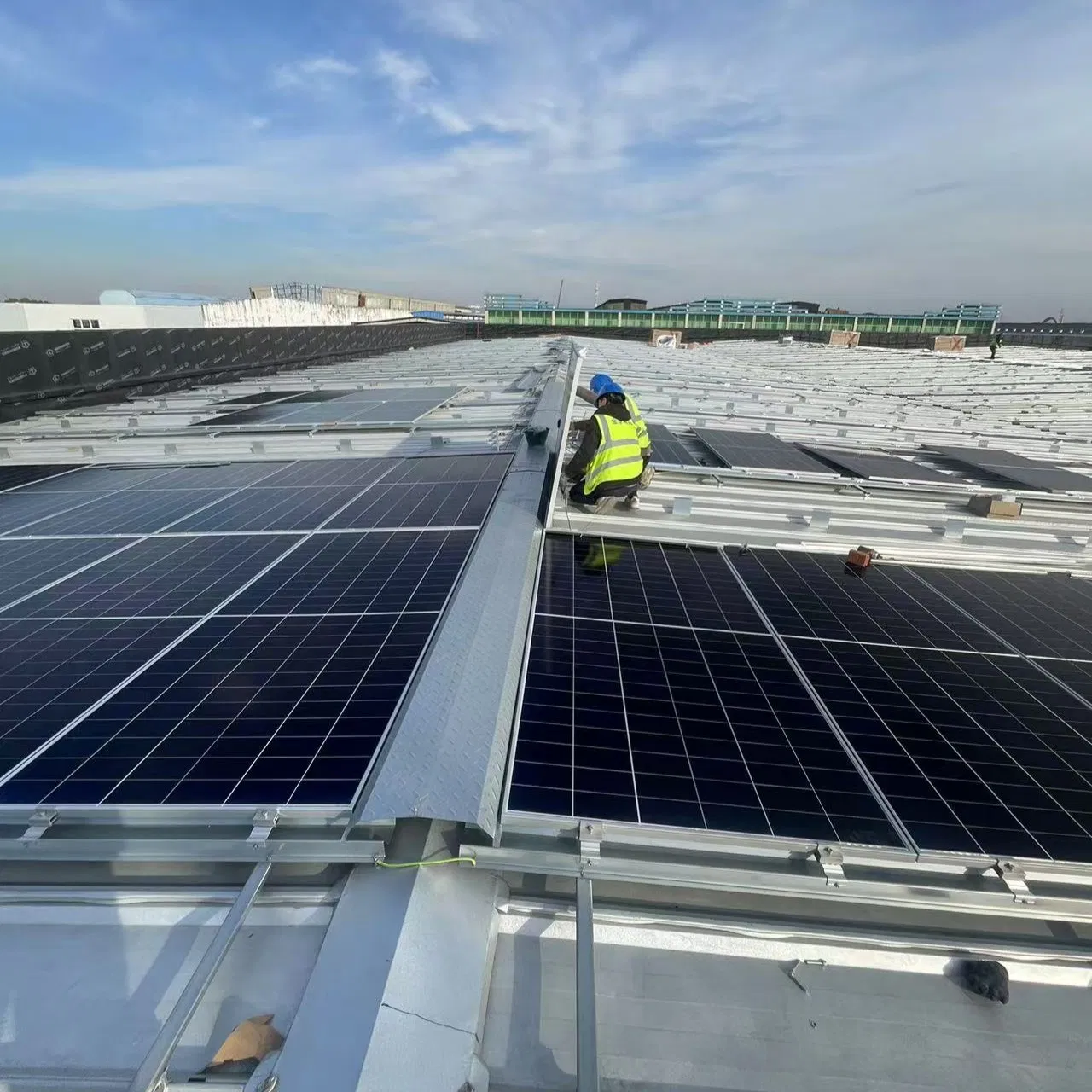 Versatile Lightweight Solar Bracket for All-Weather Roof Installations