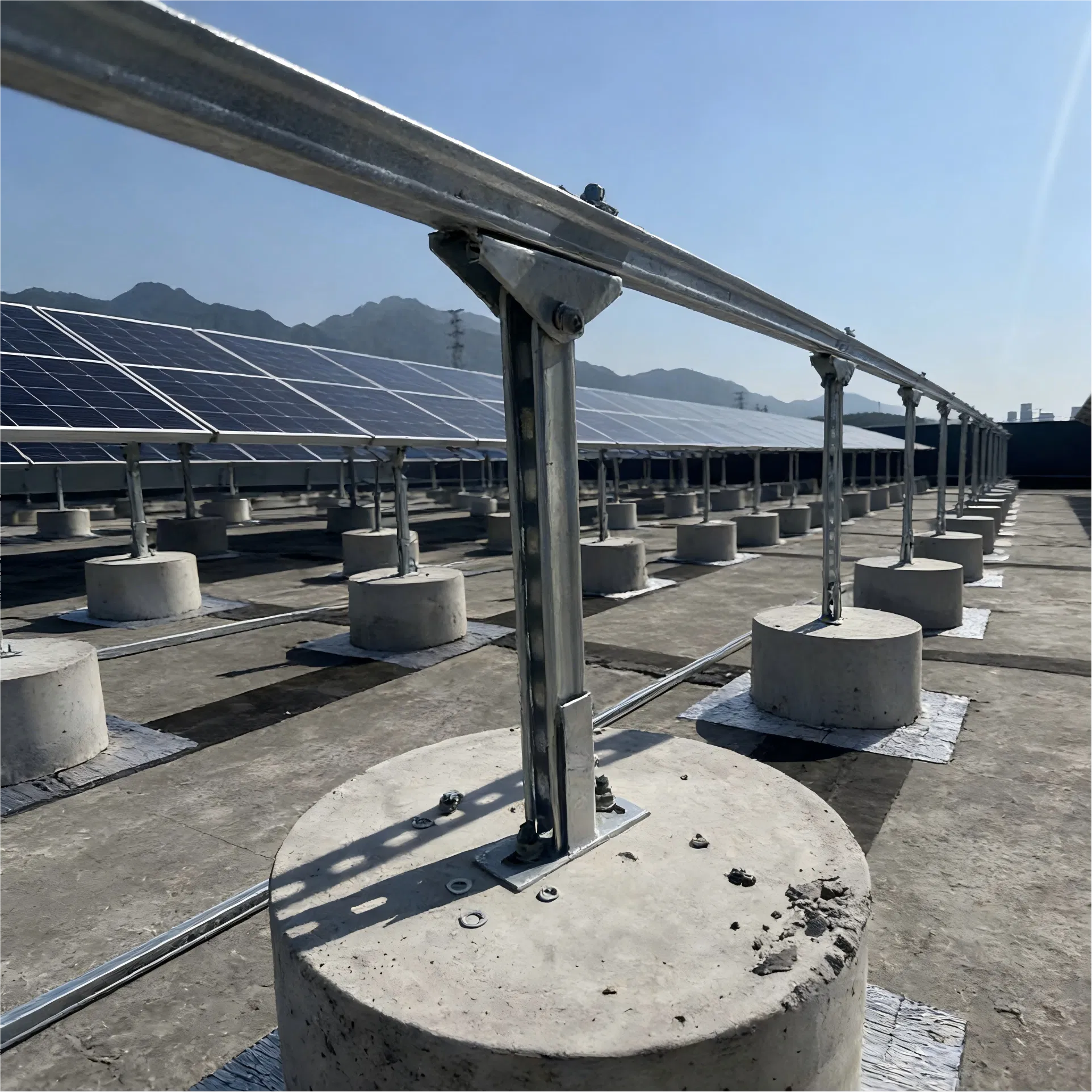 Versatile Lightweight Solar Bracket for All-Weather Roof Installations