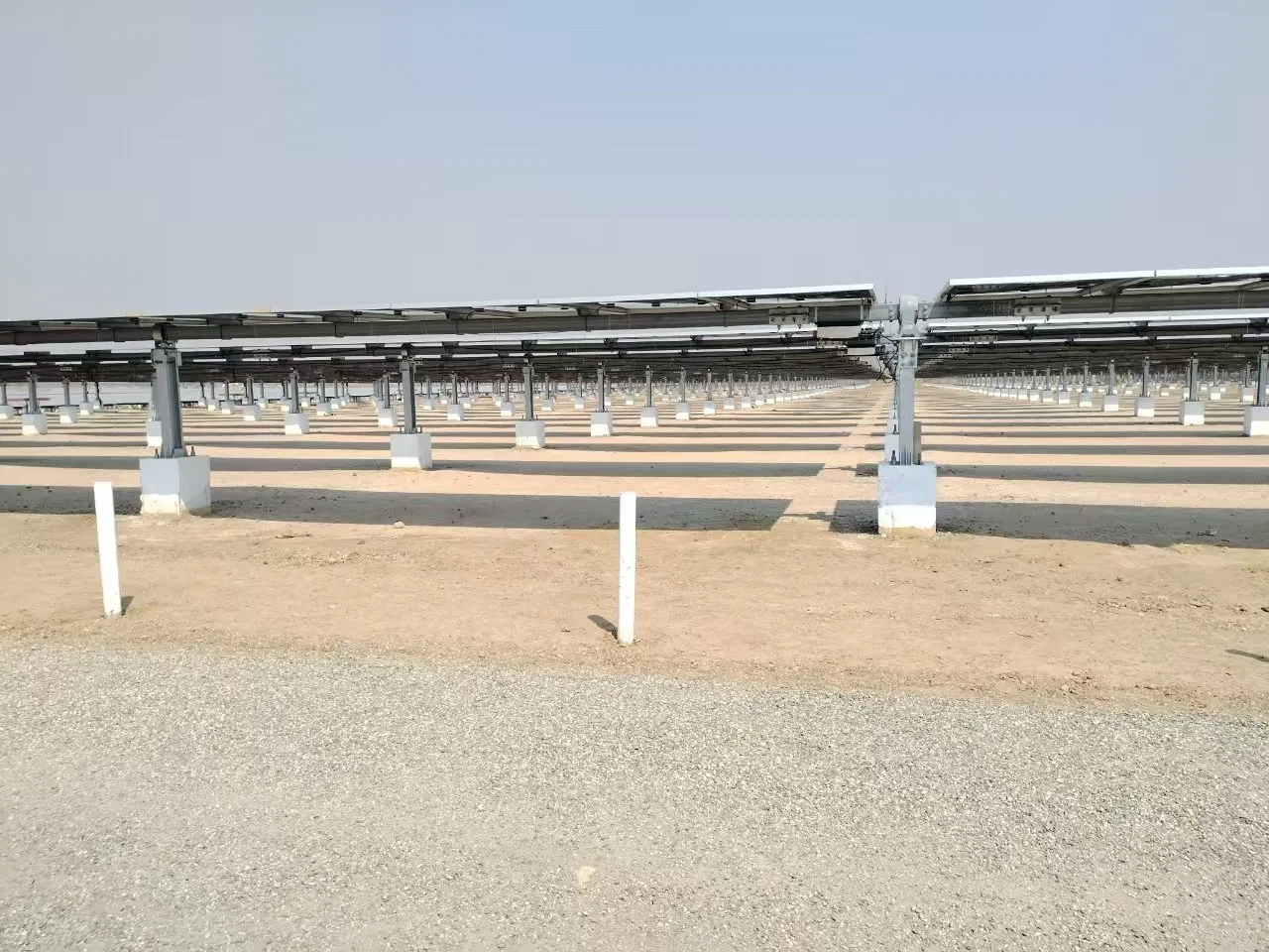 Hot Sale Heavy Steel Solar Panel Mounting Bracket Solar Tracking System with Durable Construction