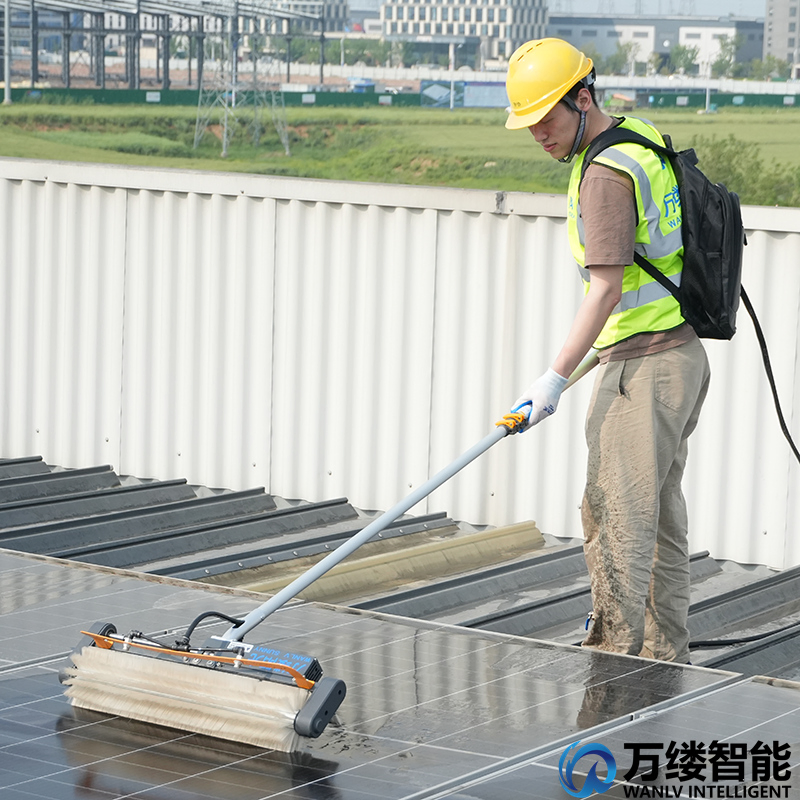 High-Pressure Rolling Solar Panel Cleaning Brush Battery-Powered Wet- Dry Cylinder Cleaner Machine