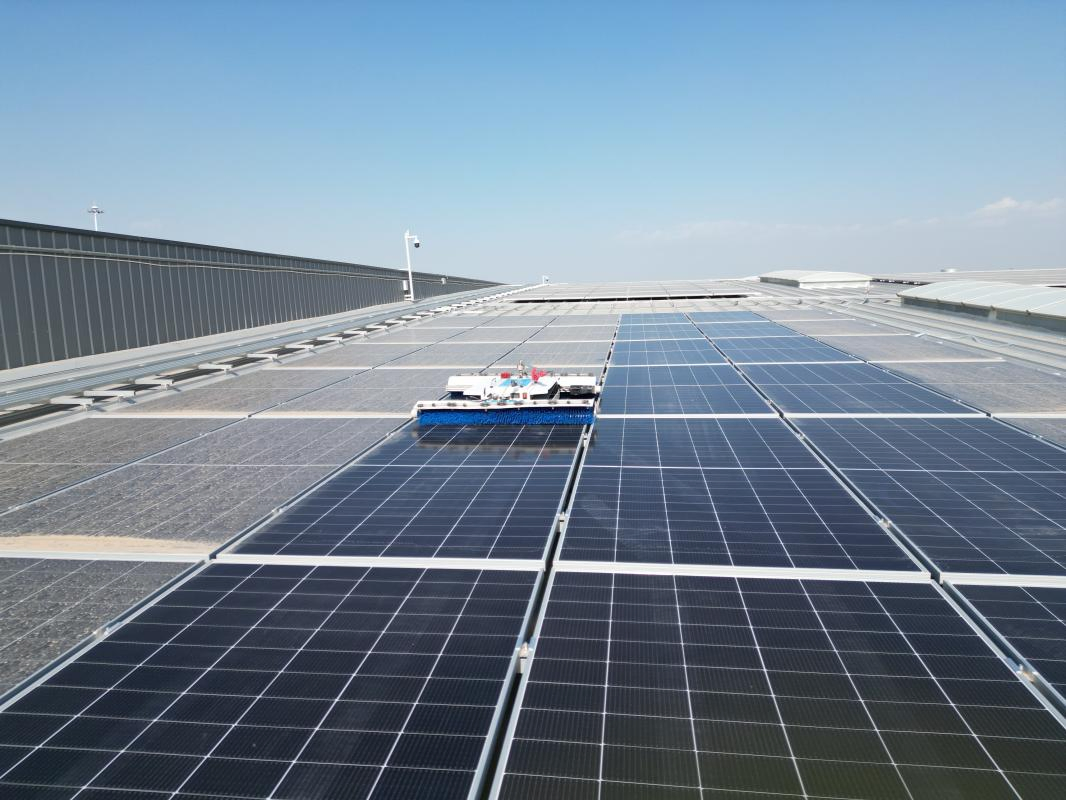 Photovoltaic Modules Cleaning Equipment Portable Solar Panel Cleaning Robot Photovoltaic Clean Machine