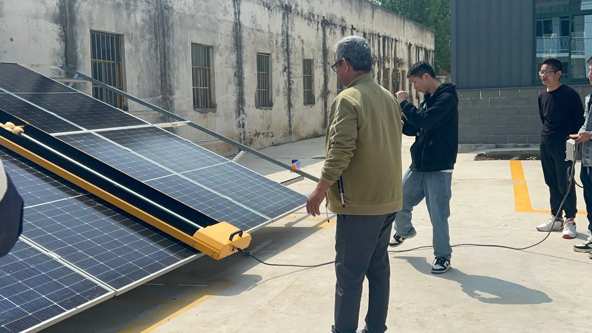Semi Automatic Remote Control Solar Panel Cleaning Machine for Easy Use