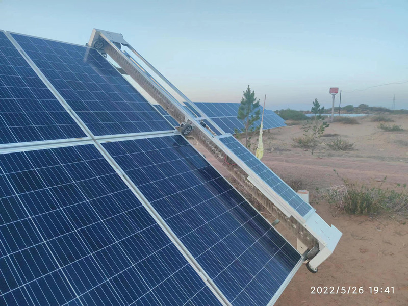 2025 Hot Sell Fully Automatic Solar Panel Cleaning Robot Machine