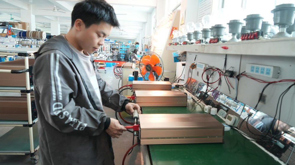 3000W Pure Sine Wave Inverter, Converting 12V, 24V, 48V, 60V to 220V, a High-Power Household Solar Inverter