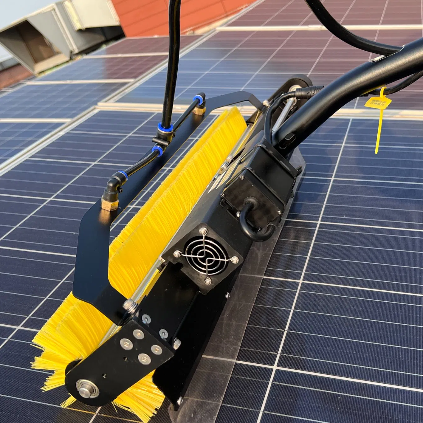 Efficient Electric and Battery-Powered Solar Panel Cleaning Machine Factory