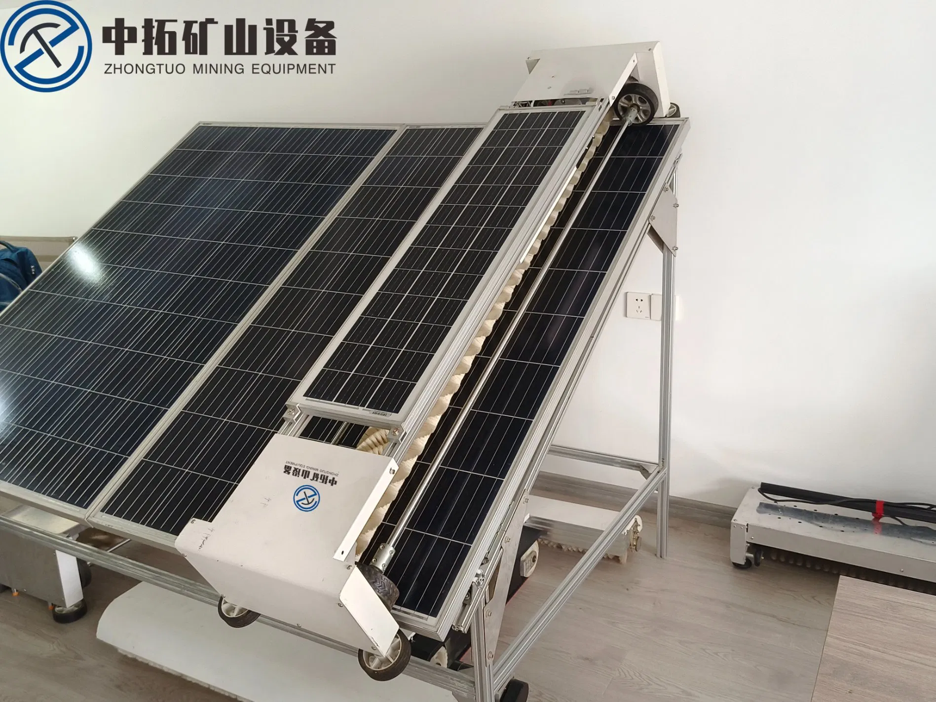 High-Tech Robot Solar Panel Cleaning Machine Automatic Photovoltaic Cleaning Machine