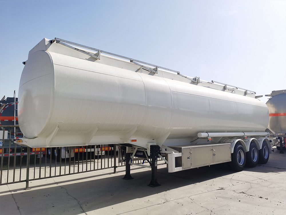 High-Quality 3 Axle Stainless Steel Tank Trailer for Dangerous Goods