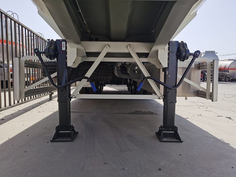 High-Quality 3 Axle Stainless Steel Tank Trailer for Dangerous Goods