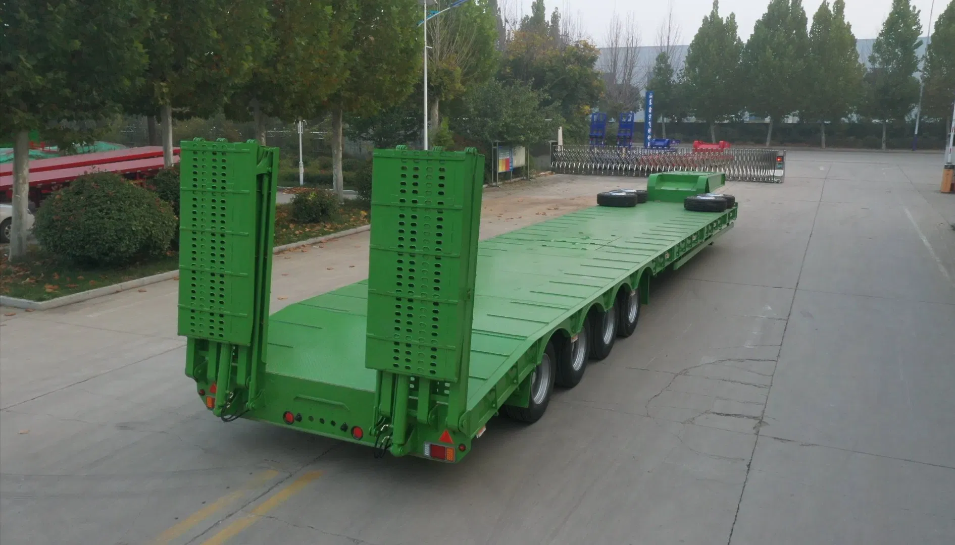 2/3/4 Axles Heavy Haul Lowbed / Lowboy / Step Deck Truck Semi Trailer for Construction and Heavy Hauling