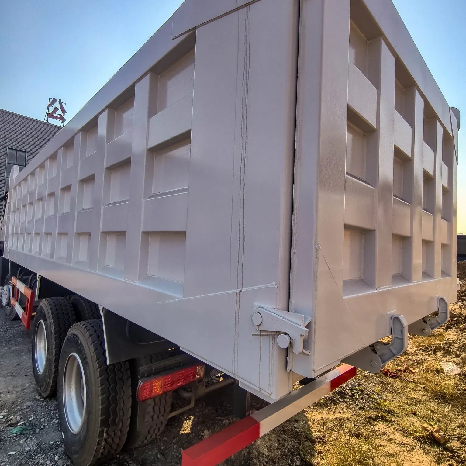 Used Dump Truck Sinotruk HOWO 375HP 8X4 12 Wheels Euro 2 / Euro3/Diesel Engine Heavy Truck 41 - 50 Tons Sale Hot