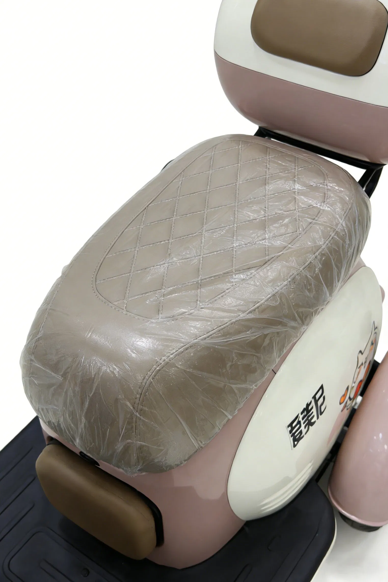 Multifunctional electric tricycle with high-elasticity seat cushion, rear storage compartment and suitable for short-distance transportation.