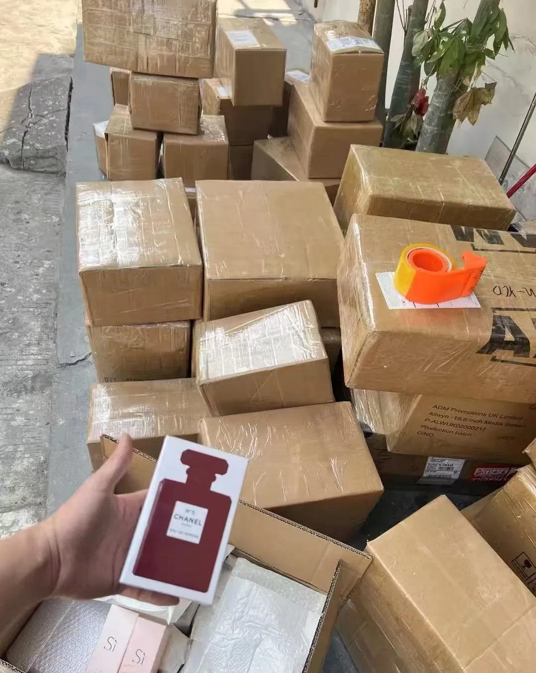 Sensitive Dedicated Line Transportation From China to The United Arab Emirates, DDP Service, Door-to-Door Delivery, Including Both-Way Customs Clearance, Includ