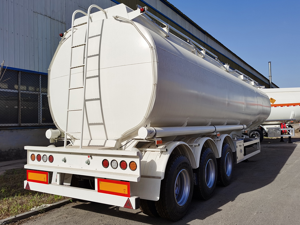 High-Quality 3 Axle Stainless Steel Tank Trailer for Dangerous Goods