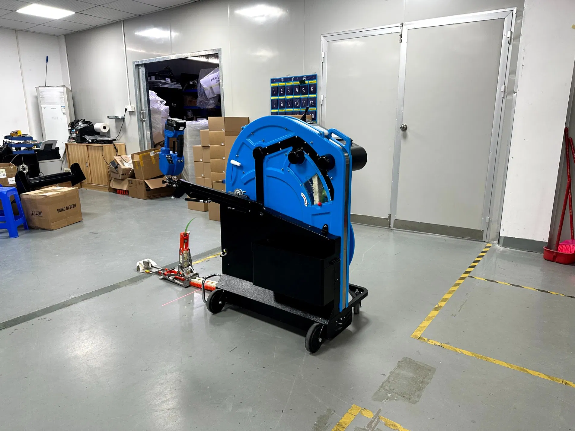 Advanced Pallet Strapping System 900e for Logistics and Manufacturing Facilities