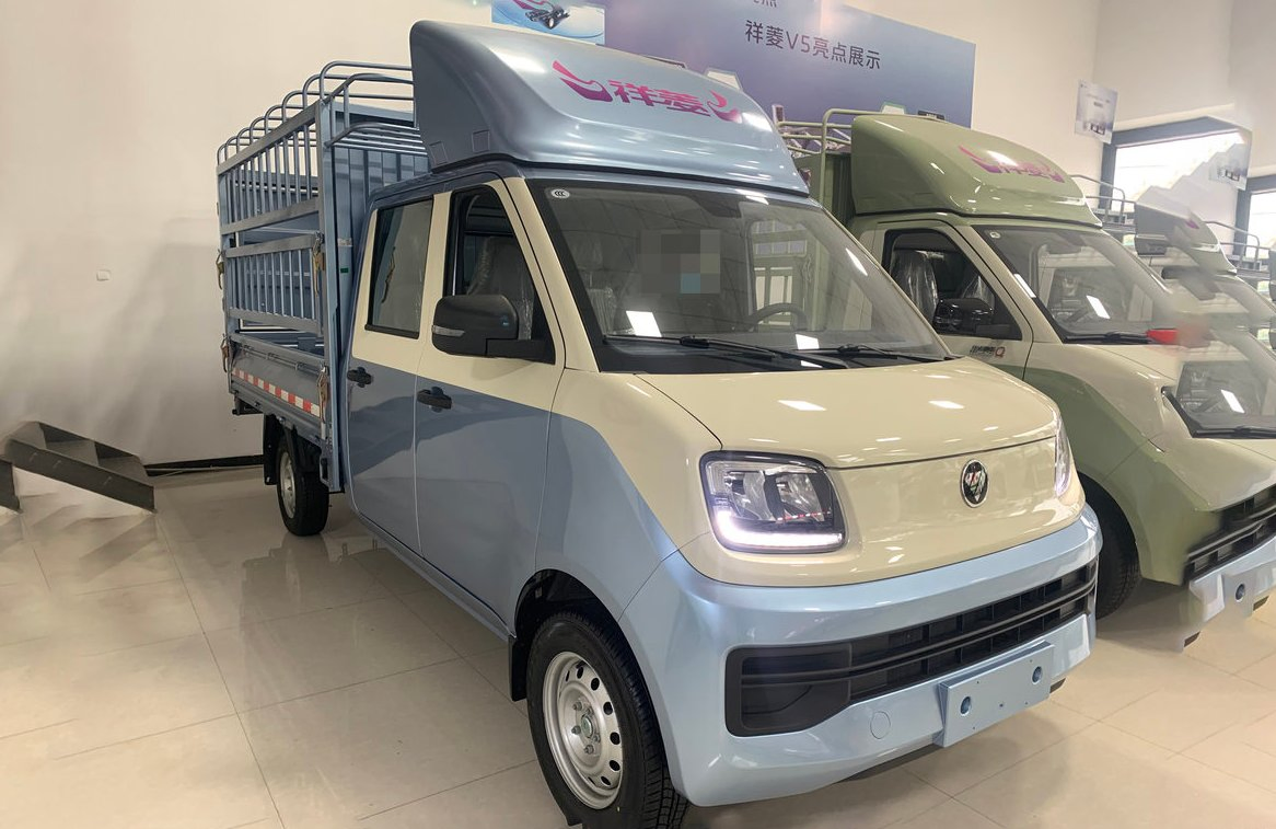 Foton Xiangling Q Gasoline Double - Cab Stake Body Cargo Truck