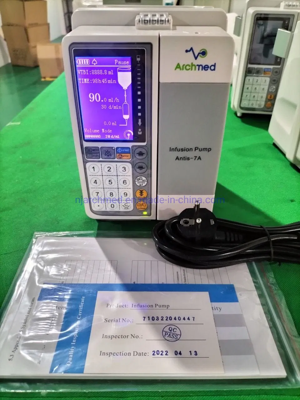 Medical Equipment Portable Automatic User-Friendly Infusion Pump with 3.2′ ′ Brightness LCD Screen Medical Instrument