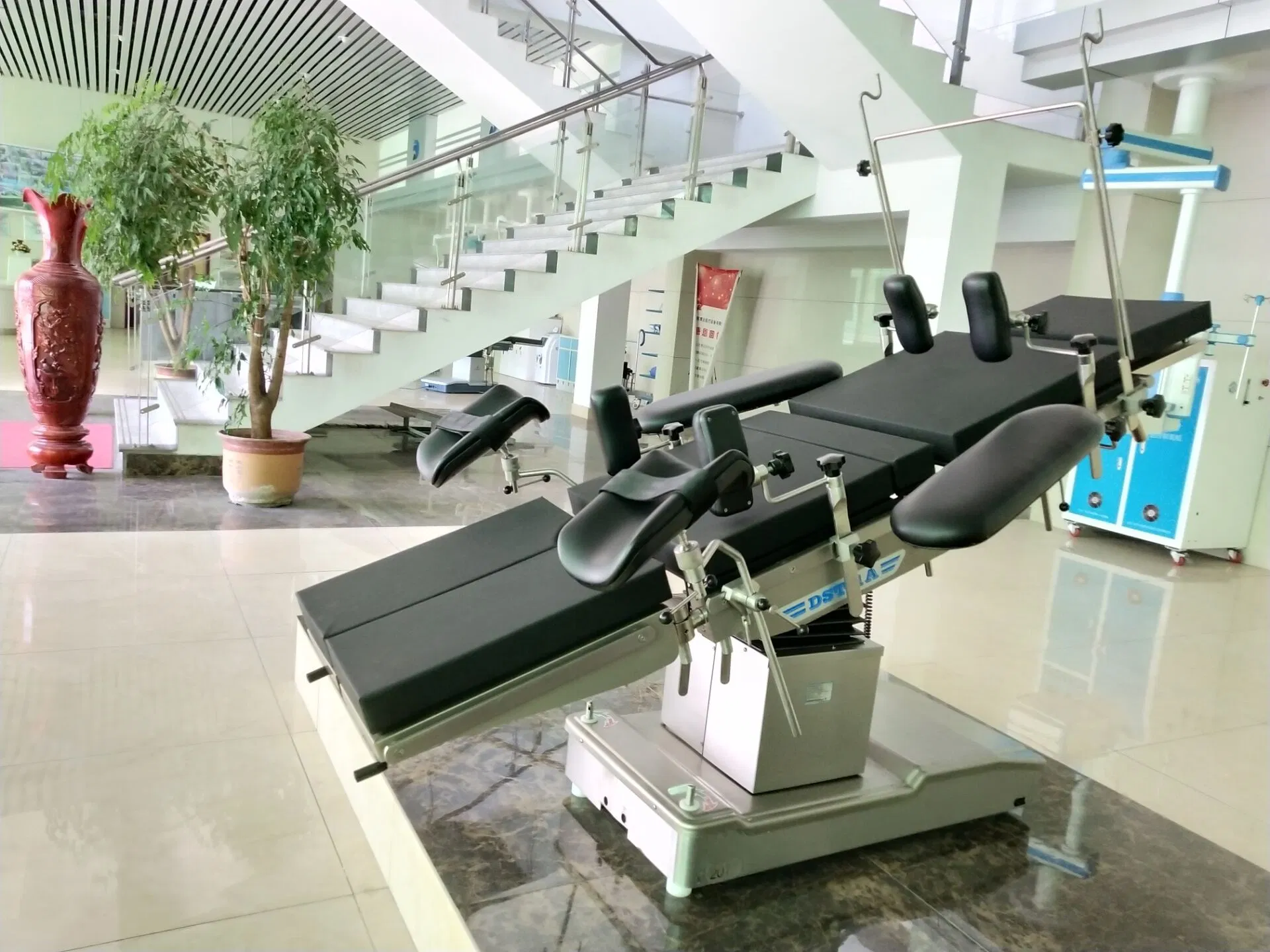 Extra Low Position Electric Hydraulic Medical Hospital Operating Bed Ophthalmic Brian Surgical Operation Table