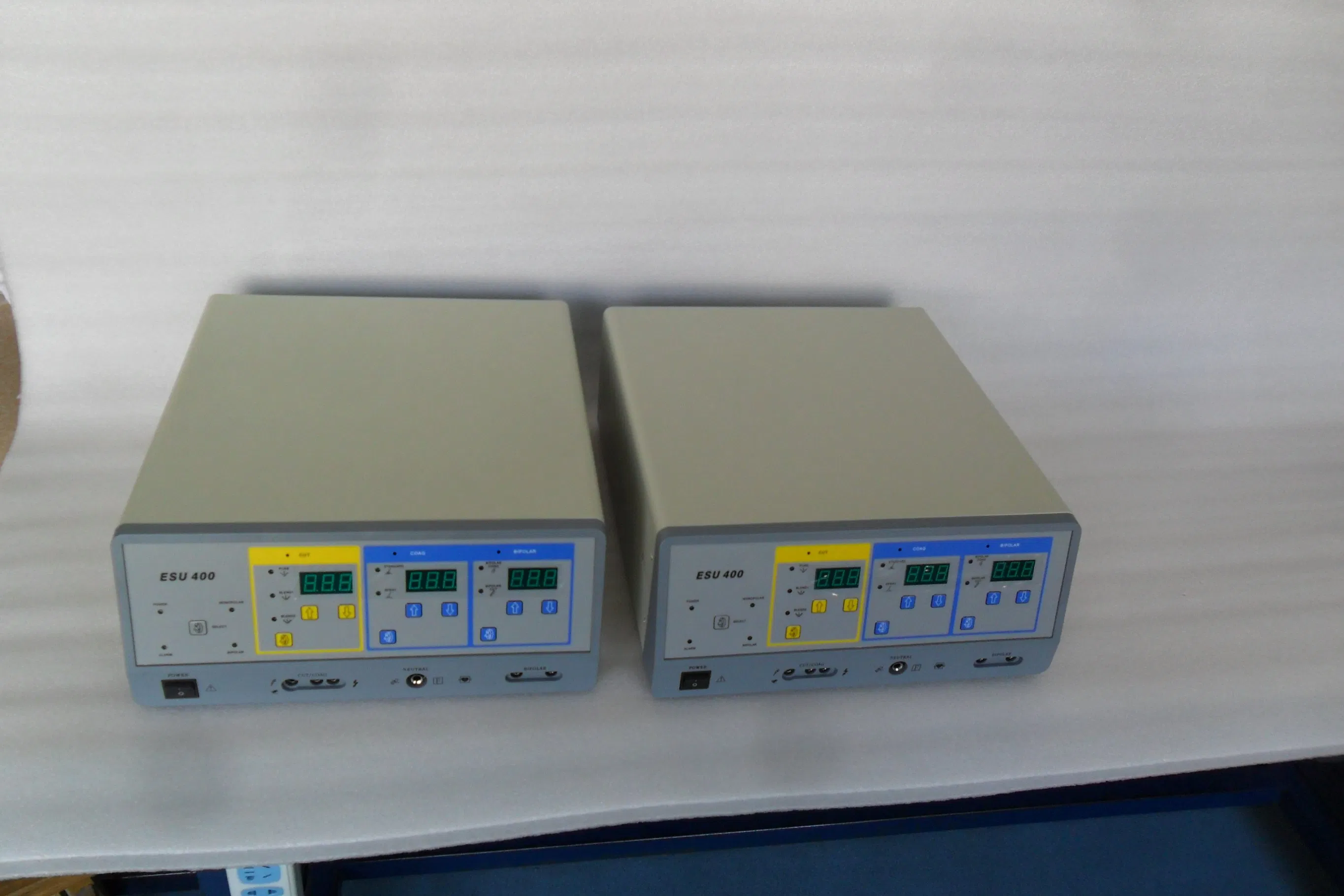 High Frequency Electrosurgical Unit with CE Medical Equipment (CSU-400S)