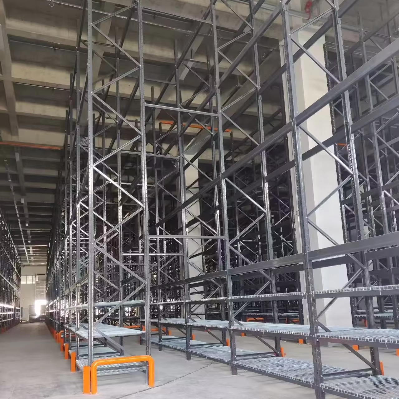 China Factory Galvanized Steel Industrial Selective Pallet Rack Heavy Duty Warehouse Storage Featuring Wire Mesh Pallet Racks