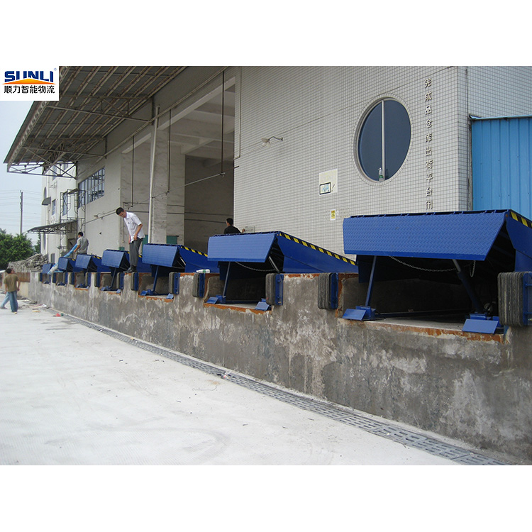 China Factory Direct Electric Hydraulic Turntable Dock Leveler Yard Ramp Cargo Lift Tables 8ft*6ft 10TON for Convenient