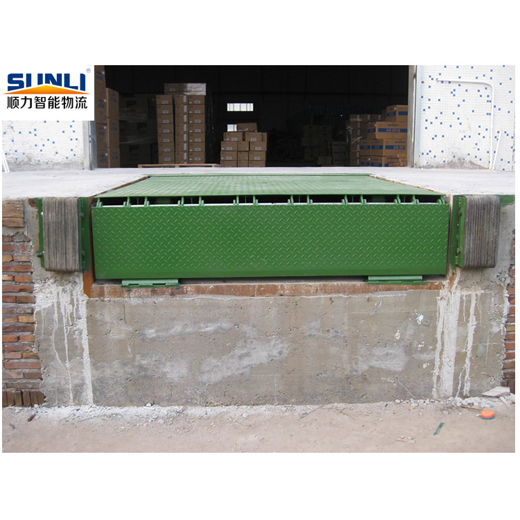 Customized Yard Ramp Stationary Hydraulic Vertical Mast Lift Dock Leveler 300MM Lift Height 10-15T Capacity Hot Selling Platform
