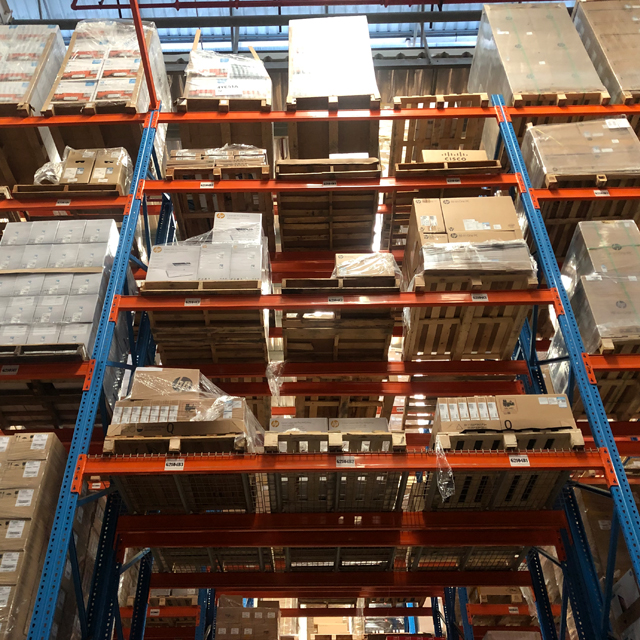 Standard Size China Manufacturer 2000kg Payload Heavy Duty Pallet Rack