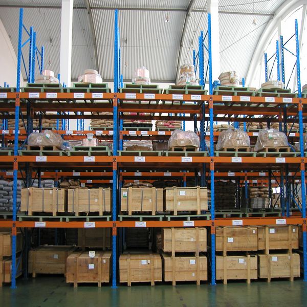 Standard Size China Manufacturer 2000kg Payload Heavy Duty Pallet Rack