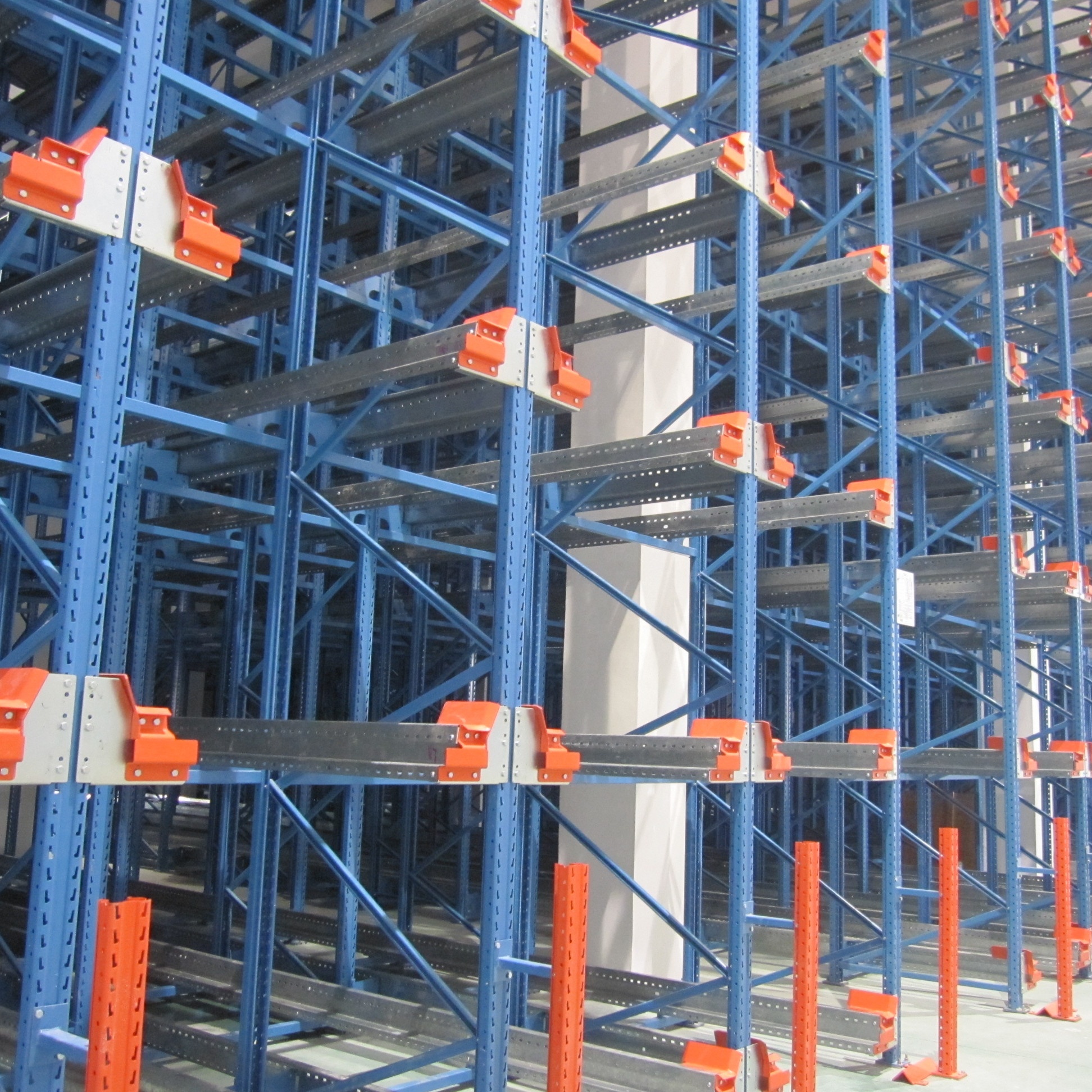 Factory Direct Heavy Duty Steel Warehouse Rack Two-Way Radio Shuttle Racking Shelf Intelligent Four-Way Pallet Storage System