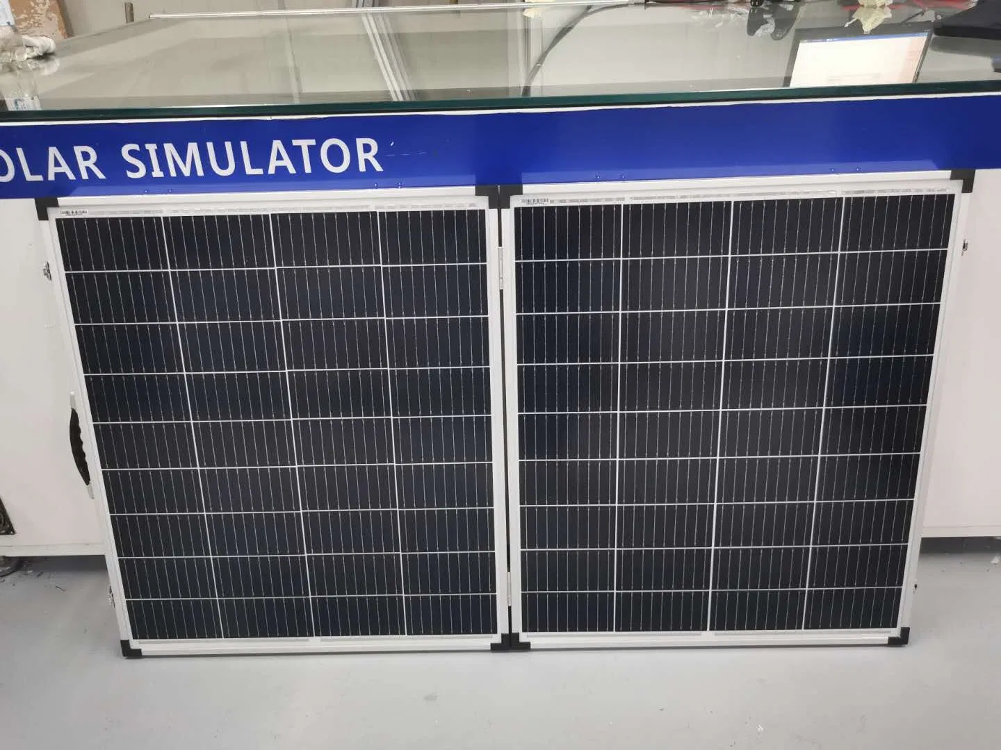 Easy to Carry 200W Folding Solar Panel with Handle for Camping, RV Power Supply