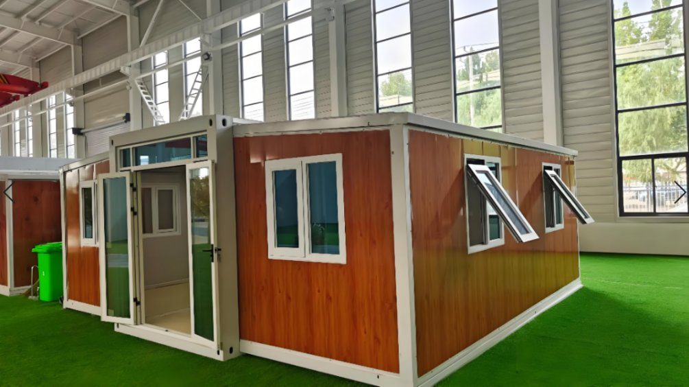 Bd03 Stylish Contemporary Container Home with Open Floor Plan for Ultimate Comfort