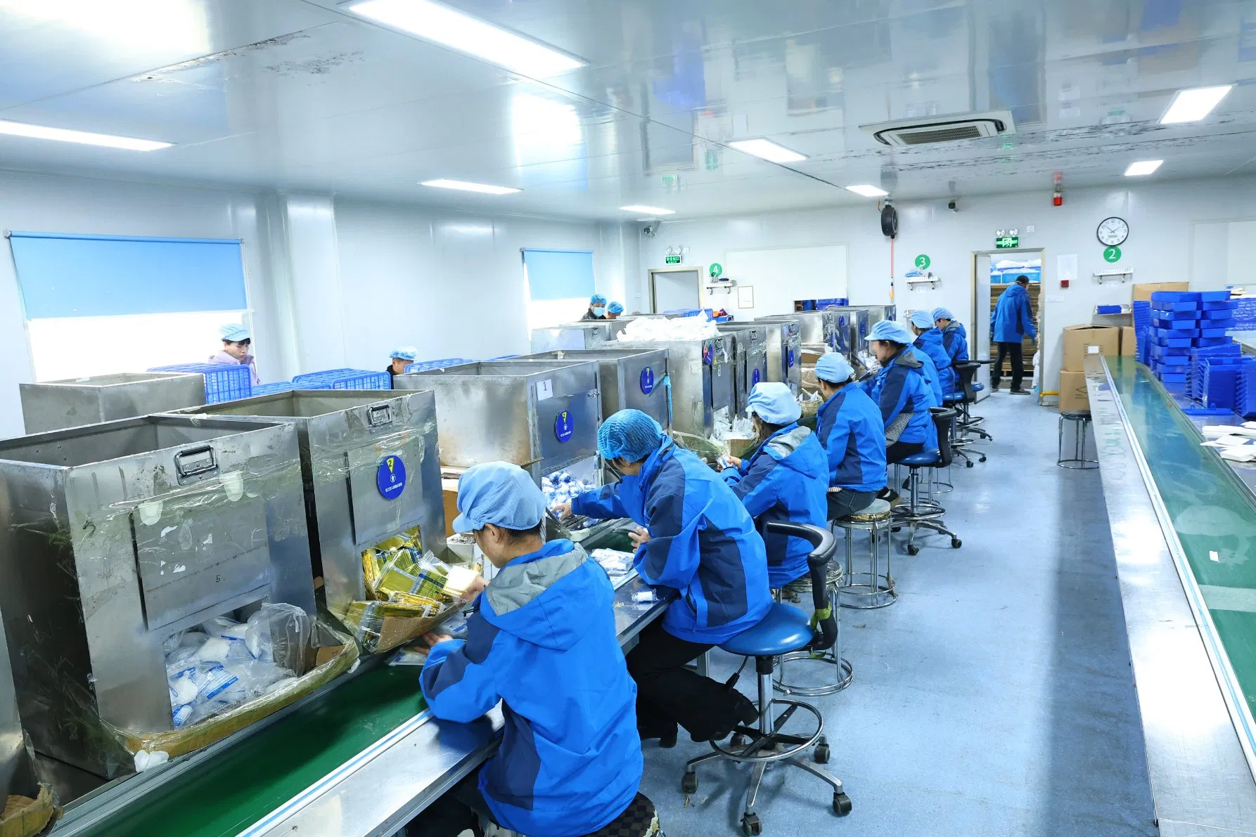 Ori-Power Premium First Aid Kit, Waterproof Hard Shell EVA First Aid Kit for Home, Camping, Cars, Hiking, Travel, Businesses &amp; Outdoor Emergencies