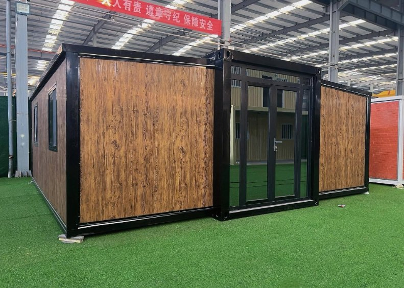 Bd03 Stylish Contemporary Container Home with Open Floor Plan for Ultimate Comfort