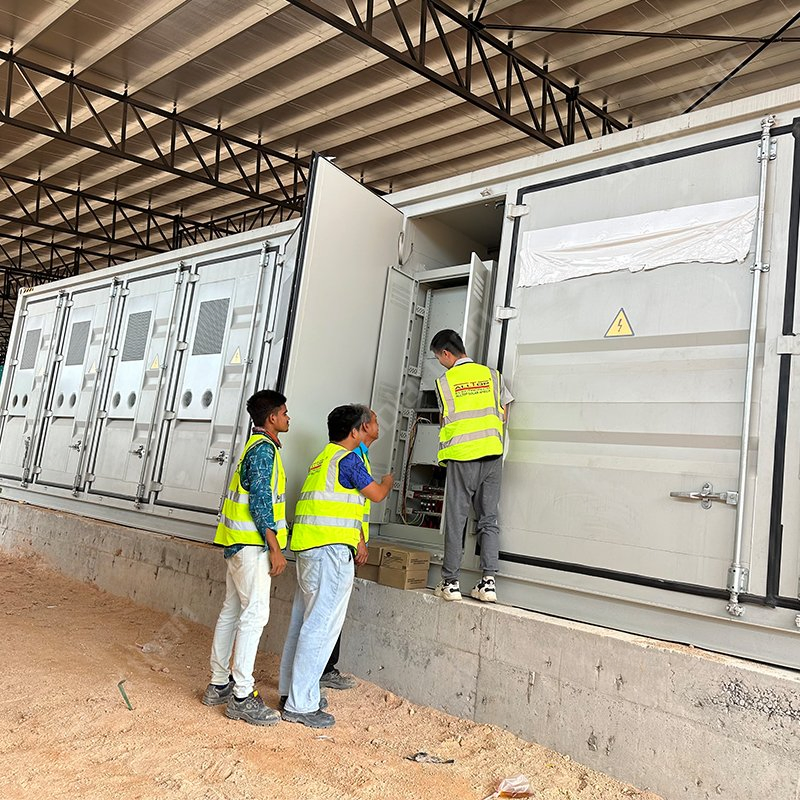 Eco-Friendly Outdoor Solar Power Storage Solution for Residences