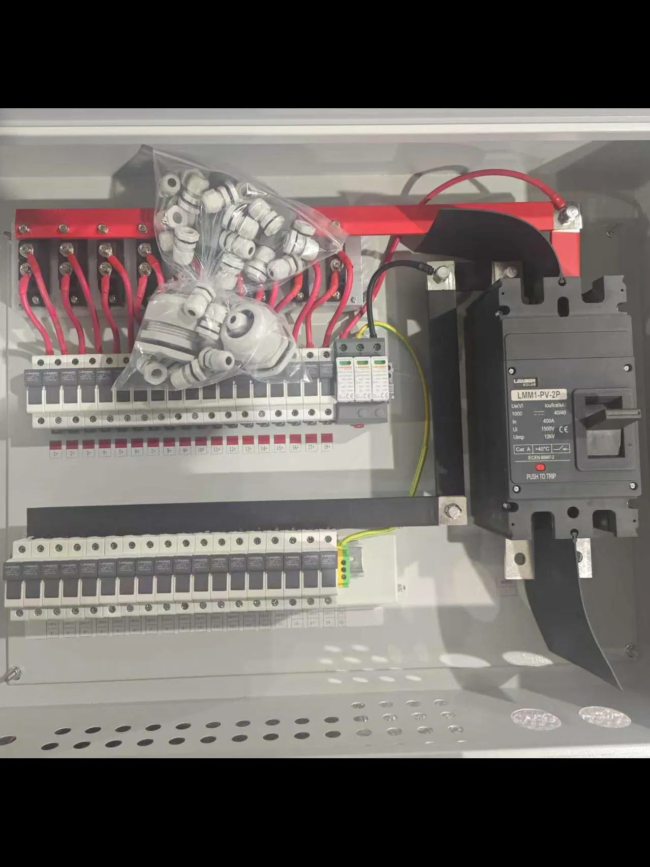 Leader Solar Photovoltaic IP65 Outdoor 18 String 1000V DC PV Combiner Box for Surge Protection